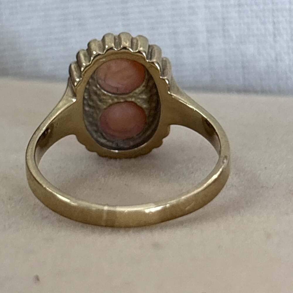 Vintage 8K Solid Yellow Gold Coral Ring Size 8 Bezel Set Oval 4.25g - Picture 10 of 16